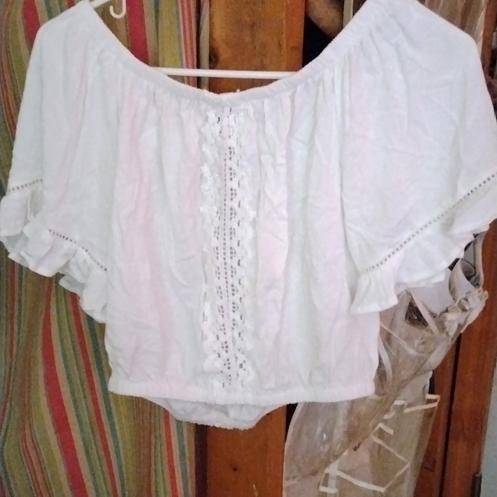 White crop trop shirt